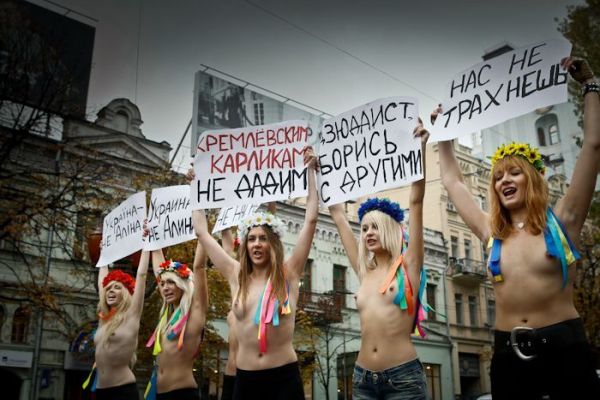 FEMEN напомнили Путину, что "Украина - не Алина" и "нас не трахнешь"